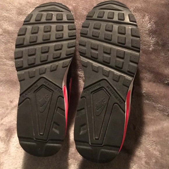 Nike Kids’ Air Max ST Sneaker - Picture 7 of 8